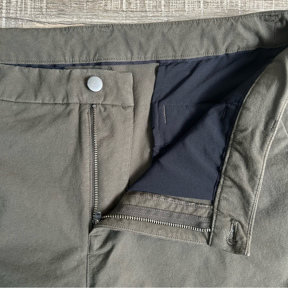 Lululemon Commission Classic-Fit Short - Picture 4 of 6